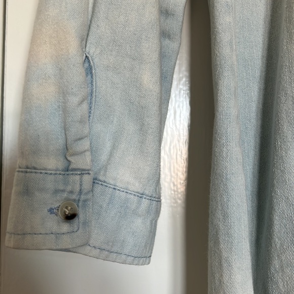 Lightwash jean button-down. - Picture 5 of 6